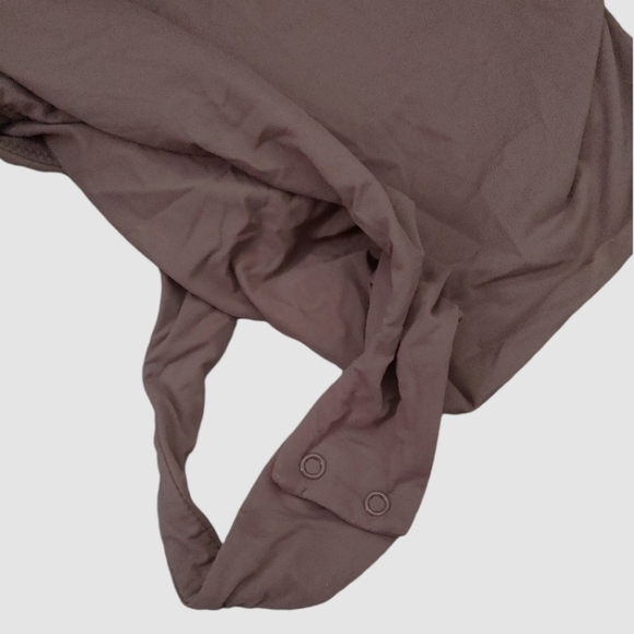 SKIMS Square Neck Thong Bodysuit - Picture 9 of 11